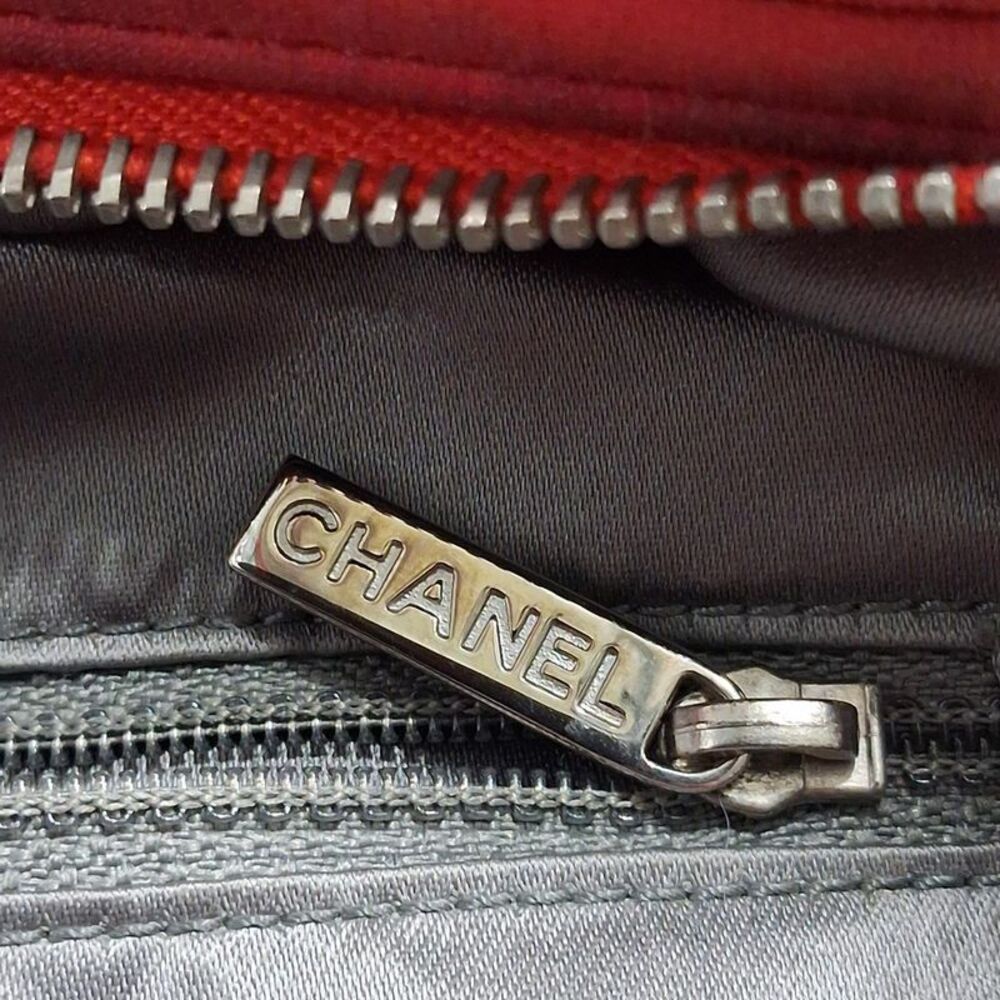 Chanel Bubble Quilt Chain Shoulder Bag in Red Nylon - Picture 7 of 8